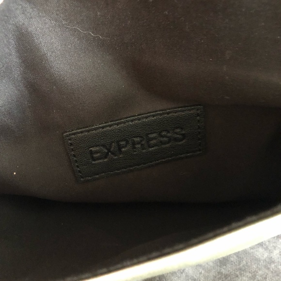 Express wristlet - Picture 3 of 3